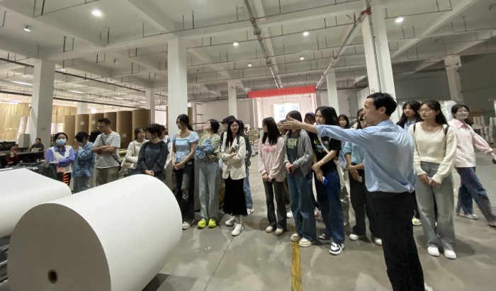 外國語學院英語系師生赴企業(yè)開展技術交流學習活動